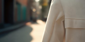 物业穿的白制服是什么？